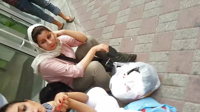 פורנו לוהט, ללא רישום.  בחורה ציצי וכוס מגניבה מנסה לעבוד על הכבוד של השכן שלה.