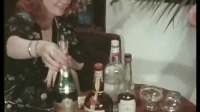 פורנו לוהט, ללא רישום.  שתי ידיים בתוך ואגינה-פח! מזיין שמנה