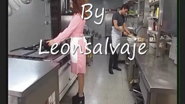 פורנו לוהט, ללא רישום.  סקס סרטים סקס חינם חזה גדול ציבורי בתחנת דלק
