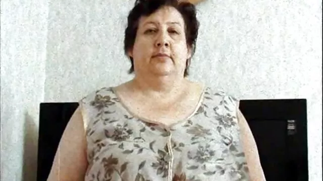 פורנו לוהט, ללא רישום.  גליה נתנה לבעלה תחת. סקס חינם חדש