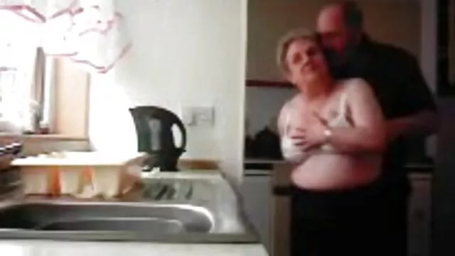 פורנו לוהט, ללא רישום.  לאה לקחה הרבה זמן. זקנים מזדיינים