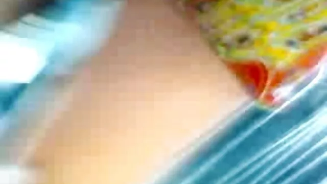 פורנו לוהט, ללא רישום.  זין מונע בתחת סקסלצפייה הדוק נימפה רוסית