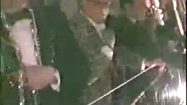 פורנו לוהט, ללא רישום.  הבלונדינית הצעירה מחכה לפגישה עם סקס חינם לוהט גבר