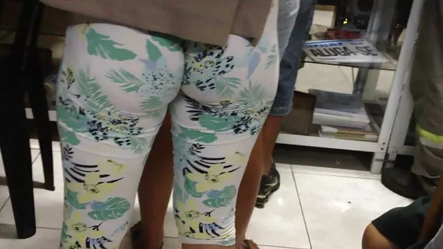 פורנו לוהט, ללא רישום.  זונות טיילור מזדיינת מגישות ארבע.