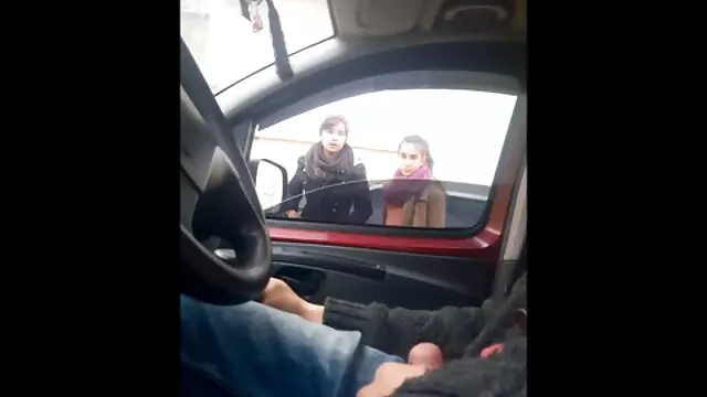 פורנו לוהט, ללא רישום.  שחרחורת עם צבע כחול אתרי תמונותסקס מפתה גבר שחור לסקס