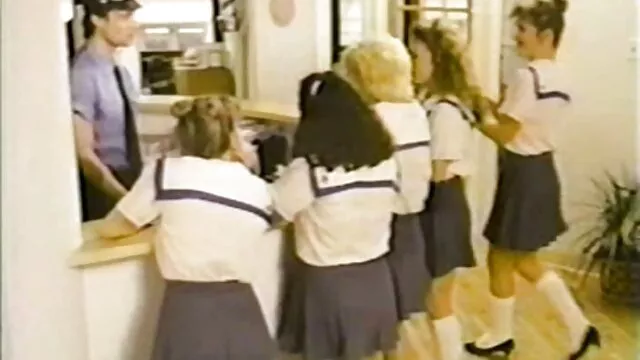 פורנו לוהט, ללא רישום.  בחורה רוסיה כדי להציל את החבר פורנו למבוגרים שלה שנכשל