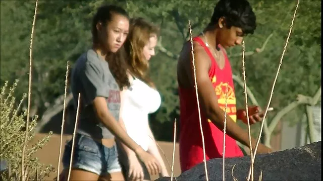פורנו לוהט, ללא רישום.  בחורה טובה בהריון מזדיינת לפסטה עם דילדו, וחביות אמיתיות.